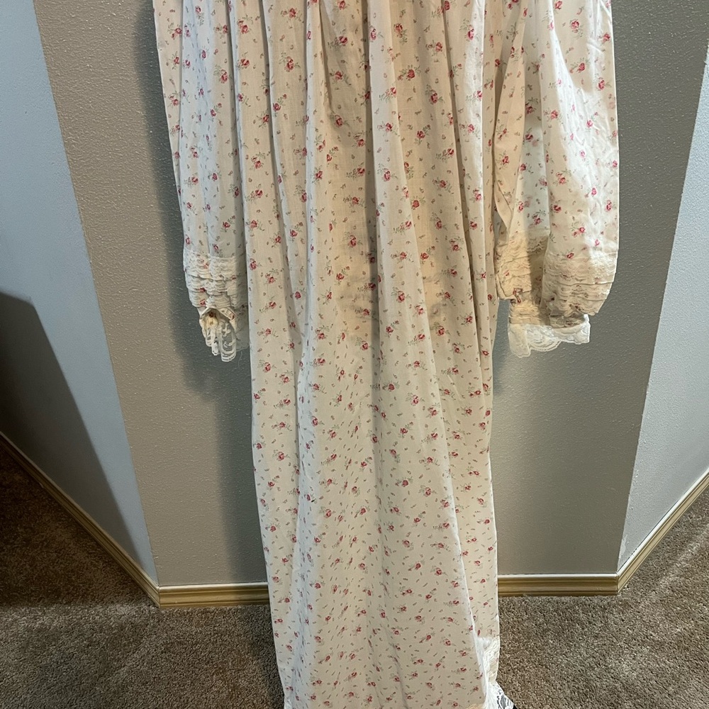 Vintage Gilligan & O'Malley Cream Nightgown with Pink Rose Print and Lace Yoke - Picture 8 of 8